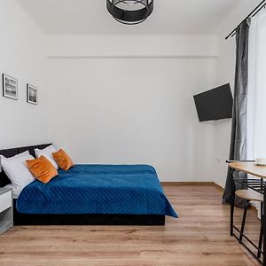 Studio Lit King-Size