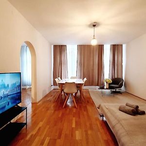 Appartement à 3 Chambres à Coucher
