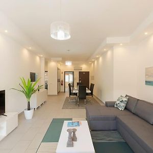 Appartement à 2 Chambres à Coucher