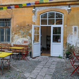 New Stylish 3 Suites Bedrooms Apt In Mala Strana - N2Nd