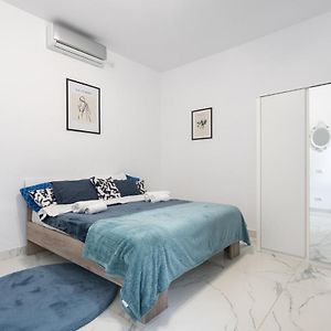 Blue-Line-Apartment-Unirii