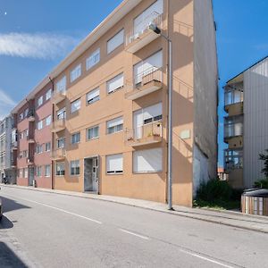 Host Wise - Spacious Vintage Flat - Small Balcony