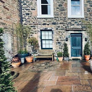 Stylish Georgian Garden Apartment + Secure Parking