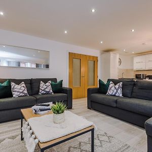 Host & Stay - Knight Street Place