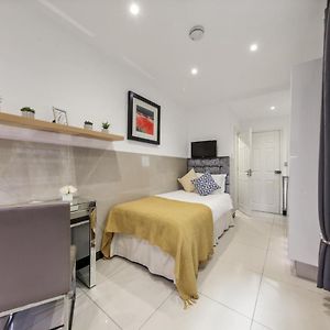 Studio Lit King-Size