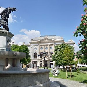 Fresh And Personal Near Buda Castle