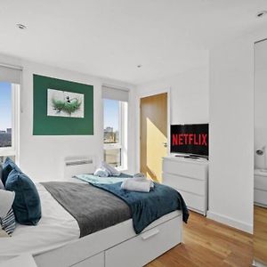 Stunning 3-Bedroom Flat With Parking