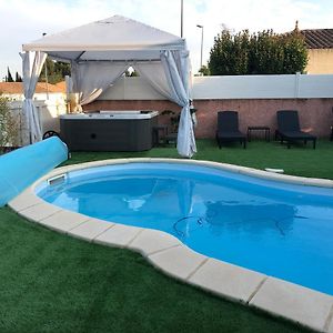 Villa à 3 Chambres à Coucher