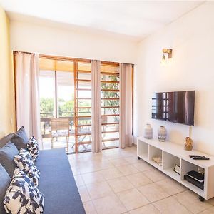 Entire Apartment 5Min From Oura Beach