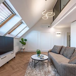 Appartement à 2 Chambres à Coucher