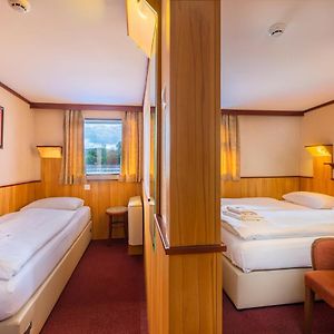 Standard On Boat Triple Room