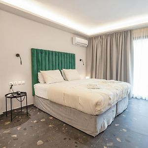 Studio Lit King-Size