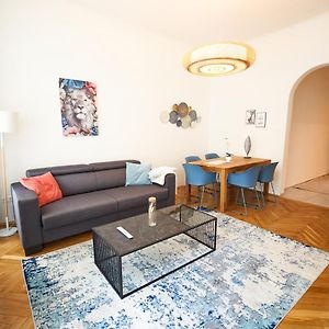 Appartement à 2 Chambres à Coucher