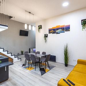 Appartement à 3 Chambres à Coucher