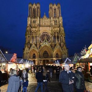 Comfortable, Cozy, Chill, Spacious, Near Cathedral
