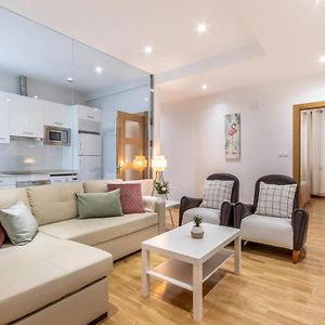 Appartement à 3 Chambres à Coucher