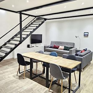Appartement à 2 Chambres à Coucher