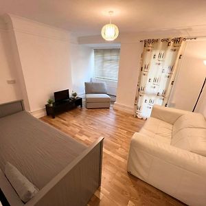 Appartement à 3 Chambres à Coucher