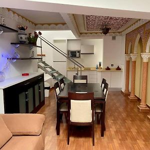 Appartement à 2 Chambres à Coucher
