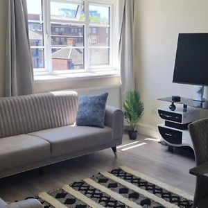 Stylish & Cozy 2-Bedroom Flat In Hoxton & Shoreditch