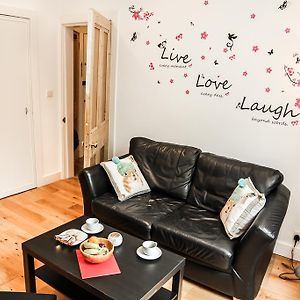 Chic & Bright Flat Near Holyrood Park