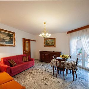 Appartement à 3 Chambres à Coucher