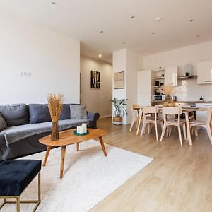 Appartement à 2 Chambres à Coucher
