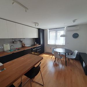 Appartement à 3 Chambres à Coucher