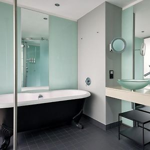 Suite à 1 Chambre à Coucher sur le Toit