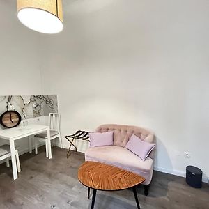 Apartment And Rooms Stay