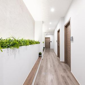 Enattica Monastiraki Living