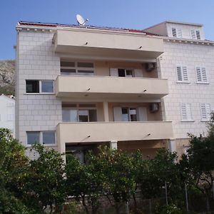 Appartement à 3 Chambres à Coucher au Deuxième Étage