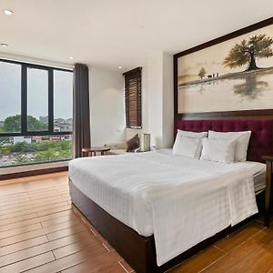 Studio Lit King-Size