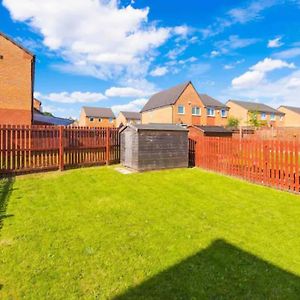 Spacious 5 Bedroom Home Hosted By Mcr Dens