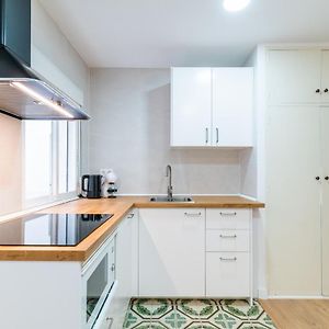 Modern Plaza De Toros Apartment With Free Parking