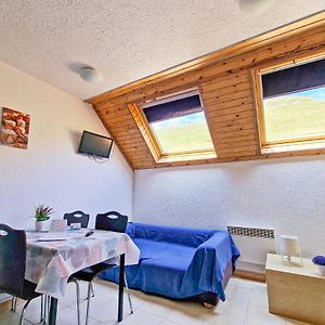 Studio Lit King-Size