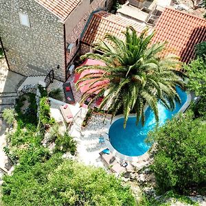 Sunny Villa, With Pool, Bbq, View, Parking