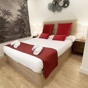 Bahia Luxurious Apartment, 3 Double Rooms, Free Parking, Terrace, Brand New