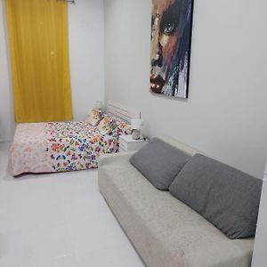Studio Lit King-Size