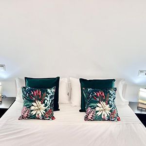 Gatu Premium Villa Flamenca , Preferente Mayores De 25 Anos Y Familias