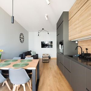 Wola Skwer Happy Apartment