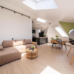 New Flat With Free Underground Parking And Air Conditioning