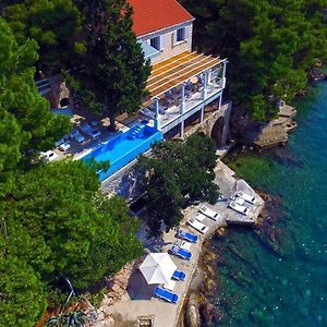 Villa à 5 Chambres à Coucher