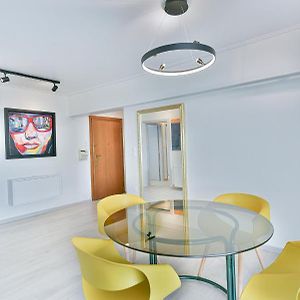 Appartement à 2 Chambres à Coucher