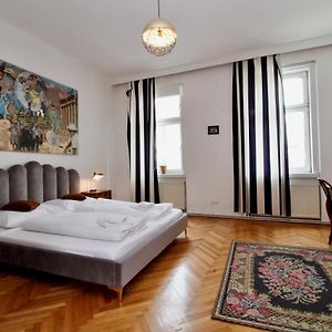 Appartement à 2 Chambres à Coucher