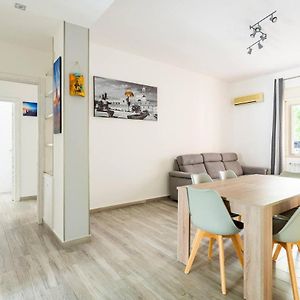 Appartement à 3 Chambres à Coucher
