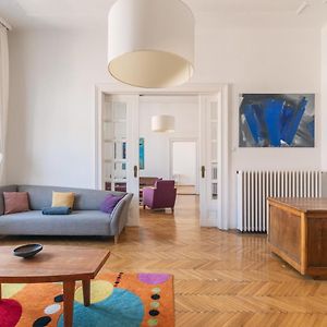 Sunny, Airy, Artsy & Authentic Loft With Balcony