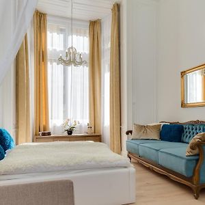Bella DeLux Apartment
