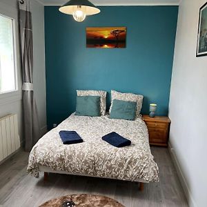 Logement Entier Spacieux/Lumineux/Parking Prive
