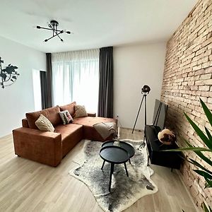 Cityscape Apartment ~ Ac/Indoor Parking/Balcony
